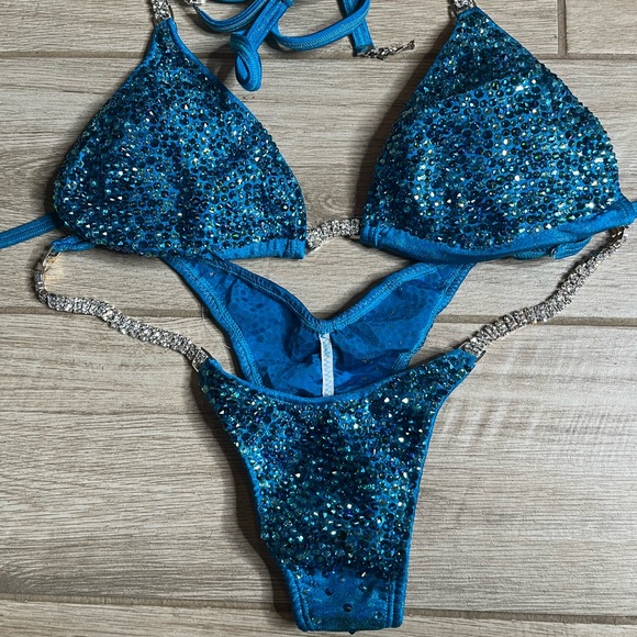 Angel Competition Bikini Set - Picture 2 of 9